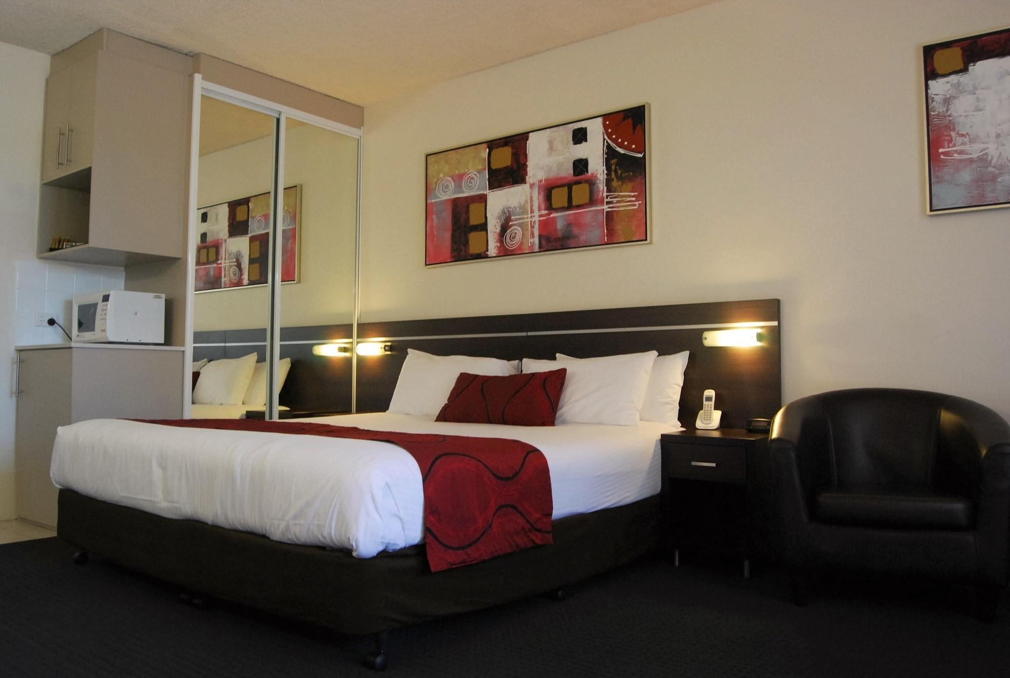 דובו Golden West Motor Inn מראה חיצוני תמונה