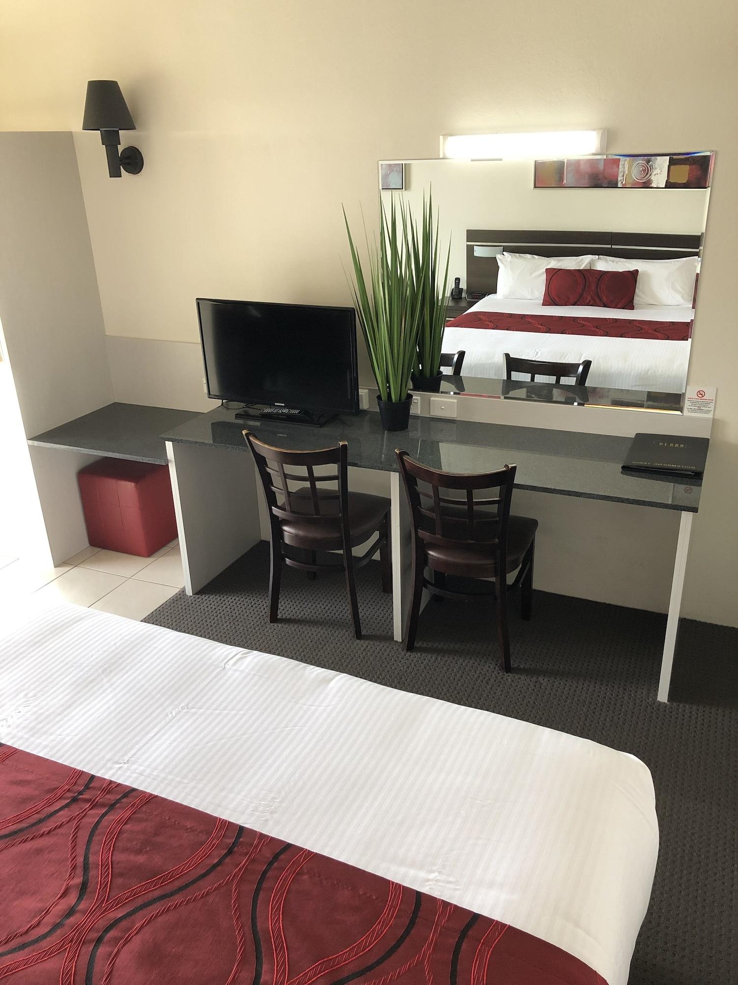 דובו Golden West Motor Inn מראה חיצוני תמונה