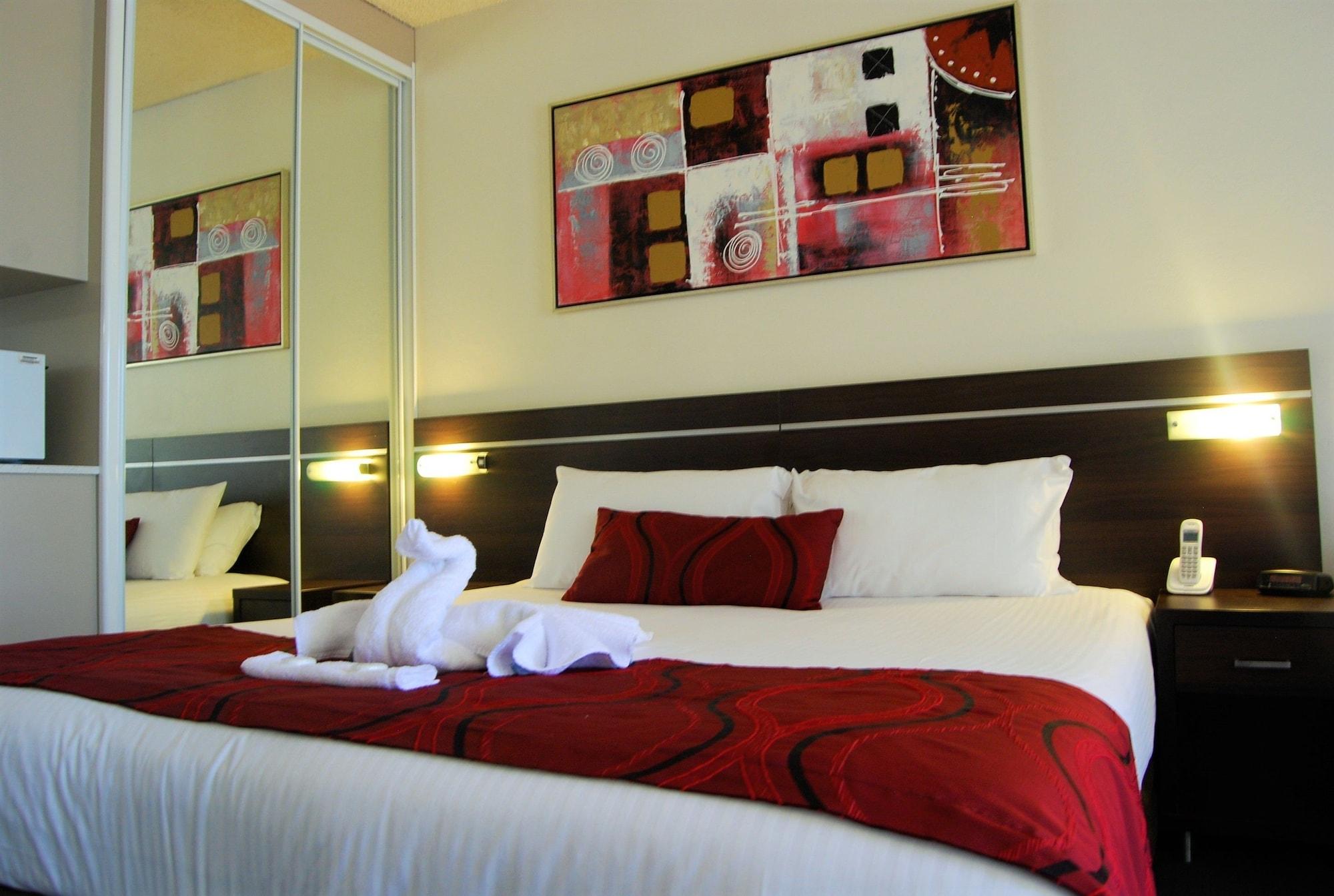 דובו Golden West Motor Inn מראה חיצוני תמונה