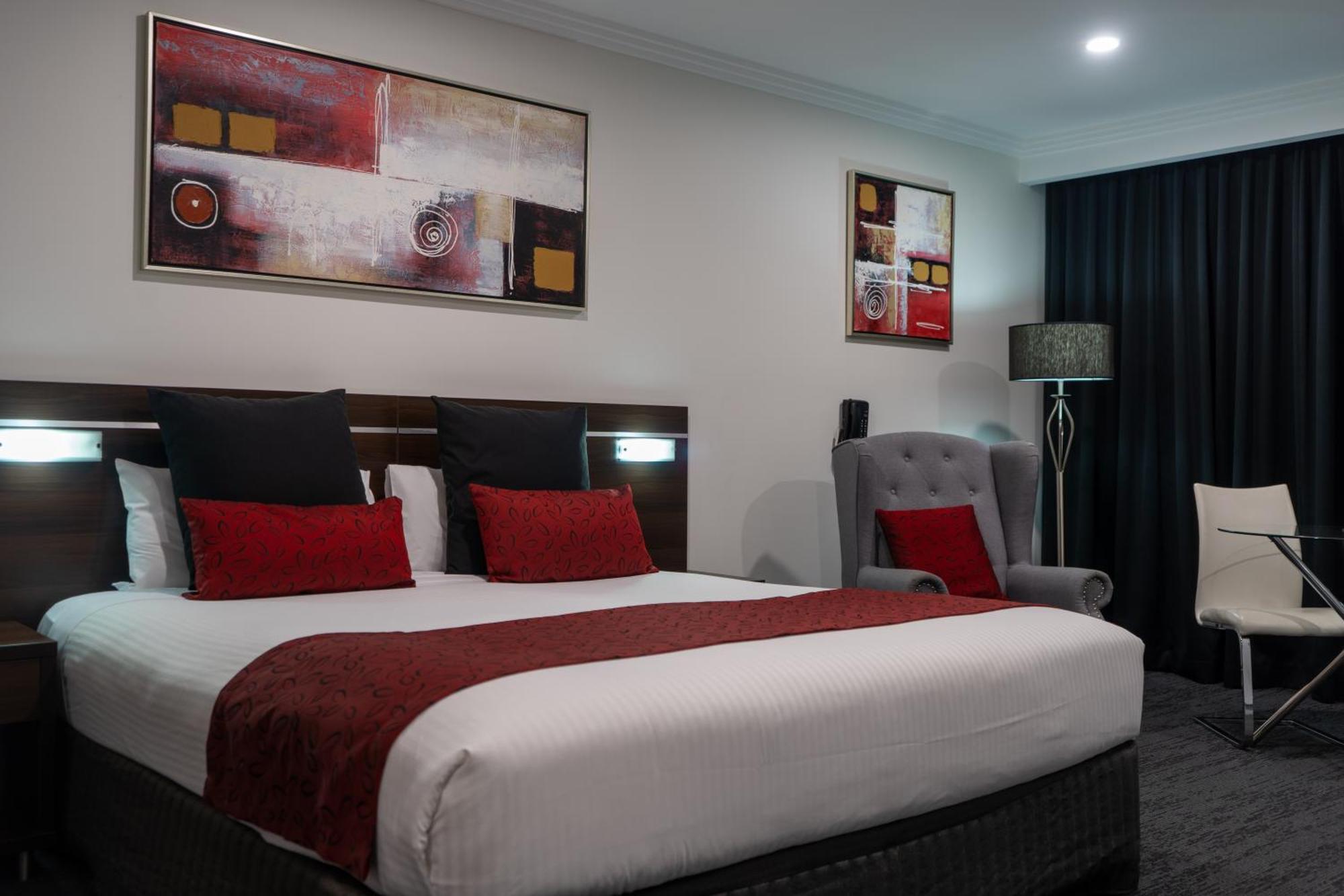דובו Golden West Motor Inn מראה חיצוני תמונה