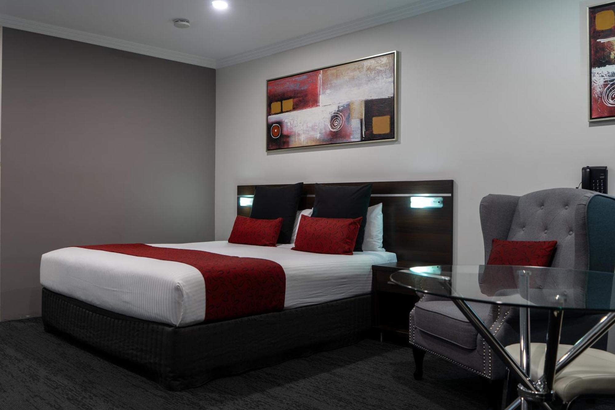 דובו Golden West Motor Inn מראה חיצוני תמונה