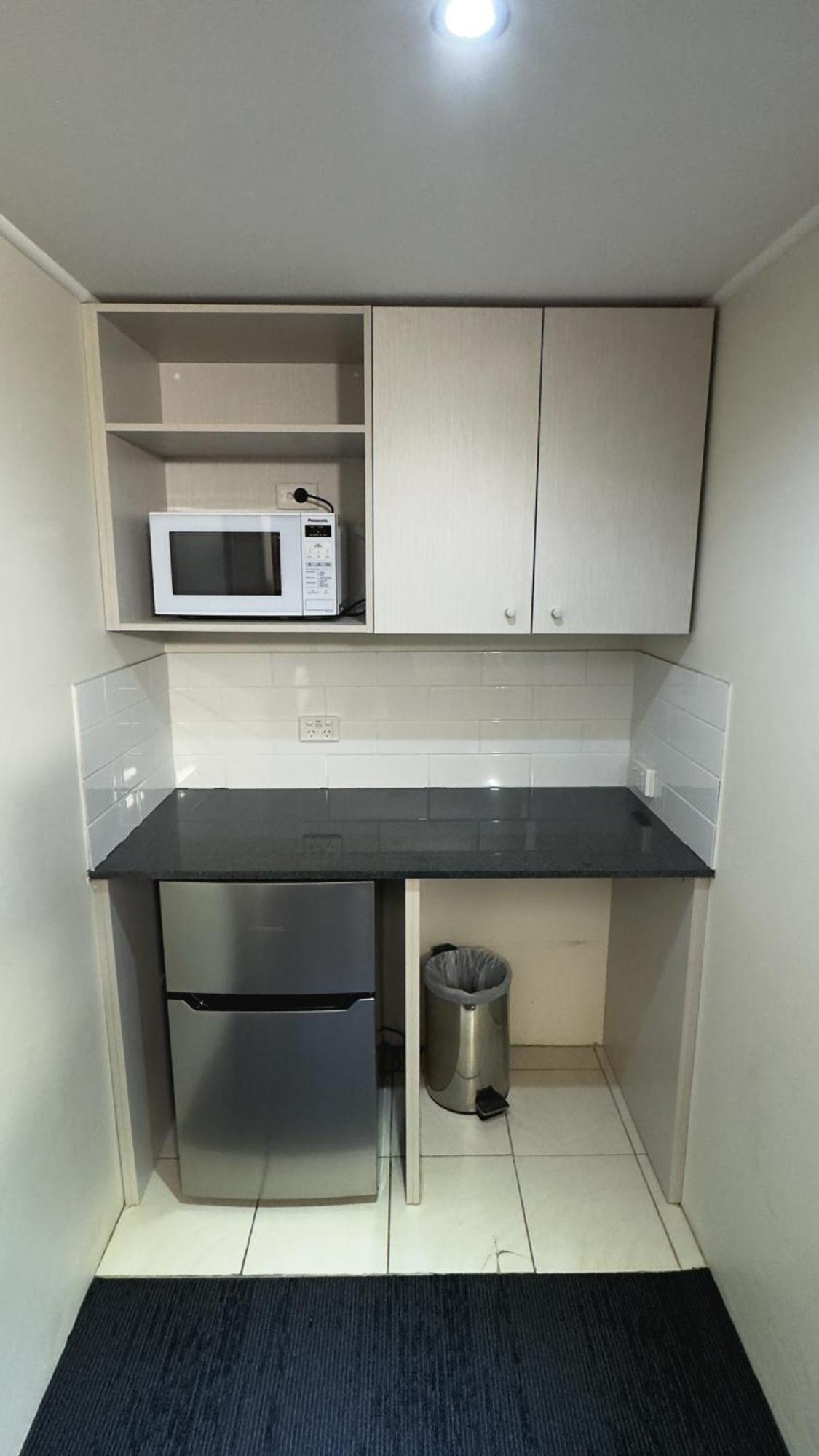 דובו Golden West Motor Inn מראה חיצוני תמונה